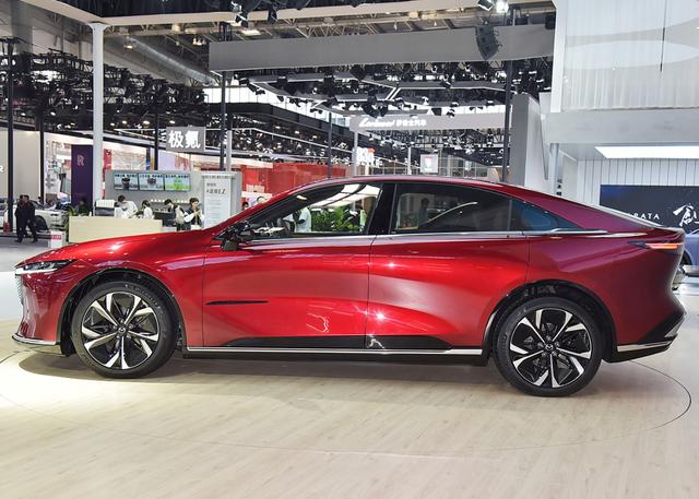 剛官宣“一夜成名”!無框門+大馬力后驅,續航1301km,提速6.9s-有駕 剛官宣“一夜成名”!無框門+大馬力后驅,續航1301km,提速6.9s-有駕