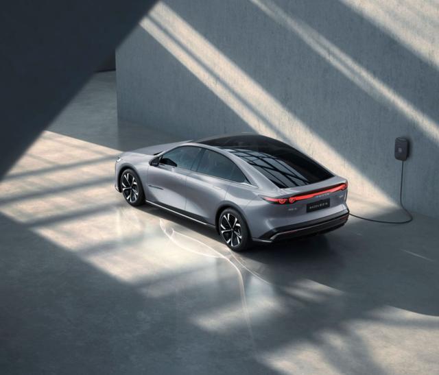 剛官宣“一夜成名”!無框門+大馬力后驅,續航1301km,提速6.9s-有駕 剛官宣“一夜成名”!無框門+大馬力后驅,續航1301km,提速6.9s-有駕