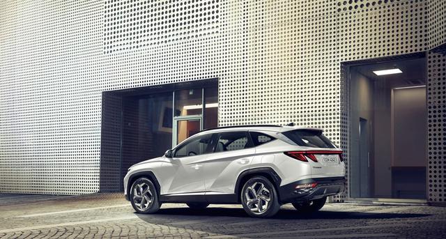 經典合資SUV大對決!2025款現代途勝能否“擊敗”豐田RAV4榮放?-有駕 經典合資SUV大對決!2025款現代途勝能否“擊敗”豐田RAV4榮放?-有駕