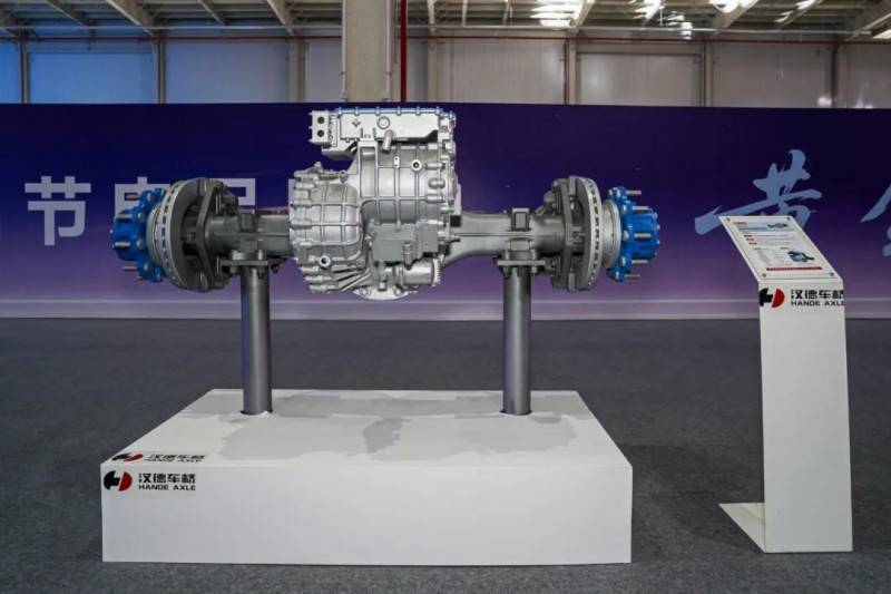 陜汽重卡全自主新能源“智匯”系列產(chǎn)品發(fā)布,漢德車橋彰顯硬核技術(shù)擔(dān)當(dāng)!