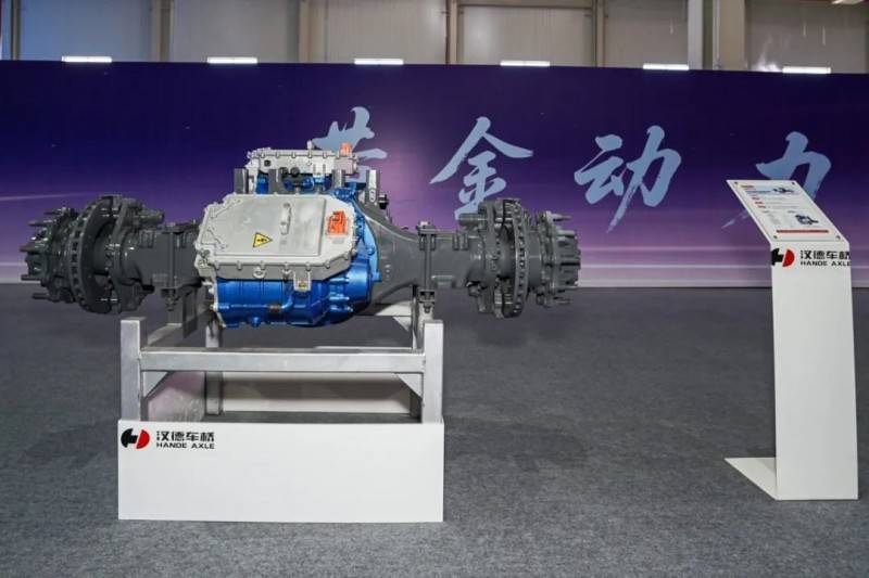 陜汽重卡全自主新能源“智匯”系列產(chǎn)品發(fā)布,漢德車橋彰顯硬核技術(shù)擔(dān)當(dāng)!