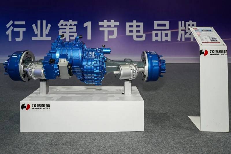 陜汽重卡全自主新能源“智匯”系列產(chǎn)品發(fā)布,漢德車橋彰顯硬核技術(shù)擔(dān)當(dāng)!