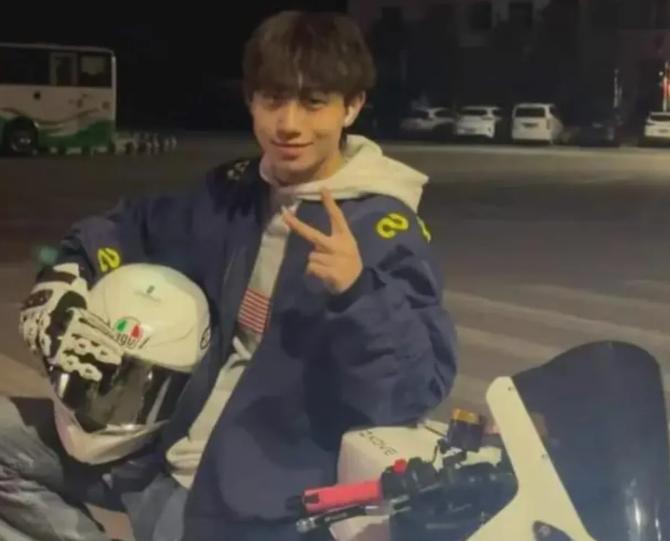 18歲短跑田徑運(yùn)動(dòng)員虞錦車禍去世