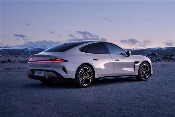 7月新能源汽車預計銷量101萬輛 占比突破54% 7月新能源汽車預計銷量101萬輛 占比突破54%