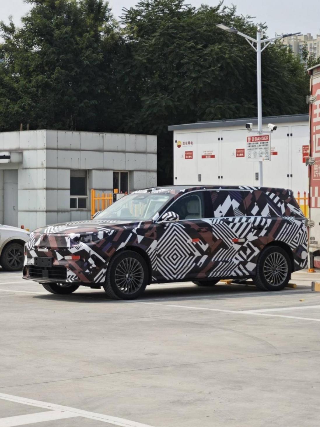 首發解讀魏牌全新旗艦SUV:打響“9系技術制高點”的爭奪戰