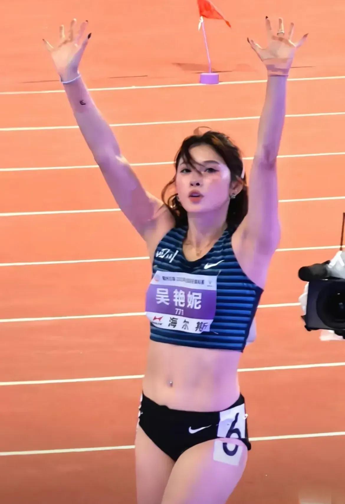 林雨薇沖線時重重摔倒 身上擦傷明顯