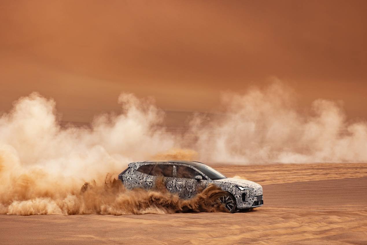 沃爾沃XC70技術破局:三電機混動與實用智能的豪華突圍