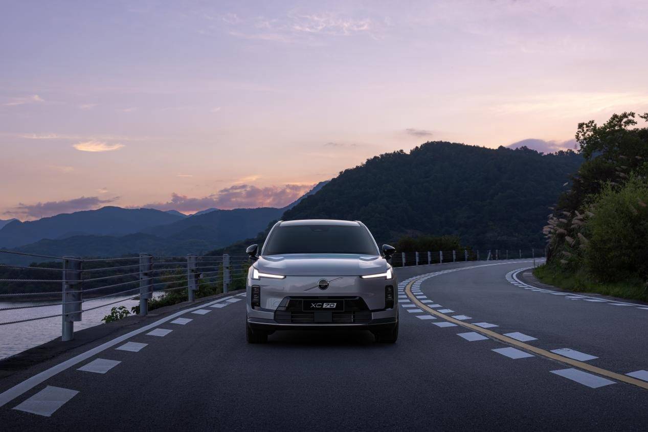 沃爾沃XC70如何用\"超混鎧甲\"重構豪華防線?