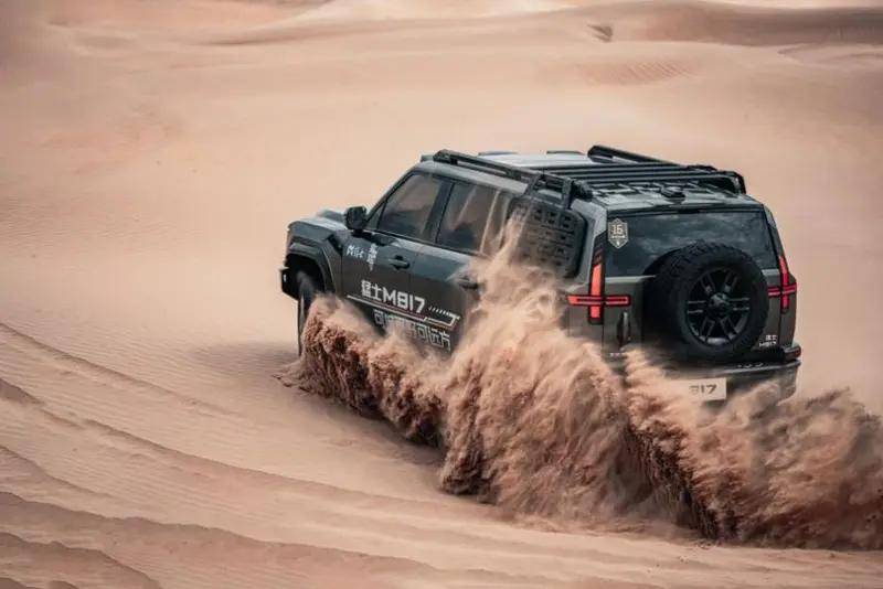 軍工底盤撞上華為大腦!東風猛士M817讓越野不再是老炮兒專利