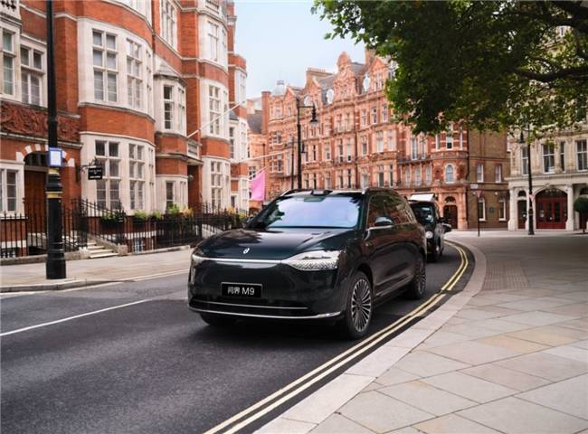 聚焦銀境紫,問(wèn)界M9以東方美學(xué)重塑50萬(wàn)級(jí)審美標(biāo)準(zhǔn)