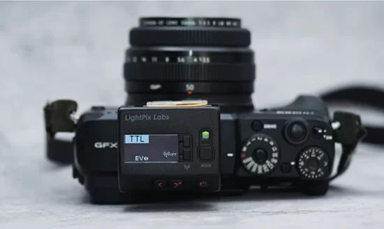 LightPix Labs 推出 FlashQ FM2 便攜相機閃光燈,79 美元起