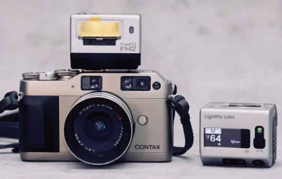 LightPix Labs 推出 FlashQ FM2 便攜相機閃光燈,79 美元起