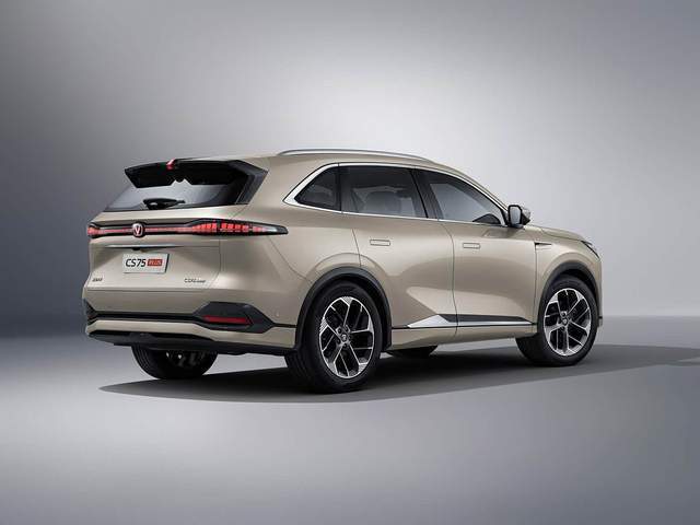 長安CS75 PLUS智慧冠軍版登場,動力配置雙升級,能否撼動經典SUV地位?