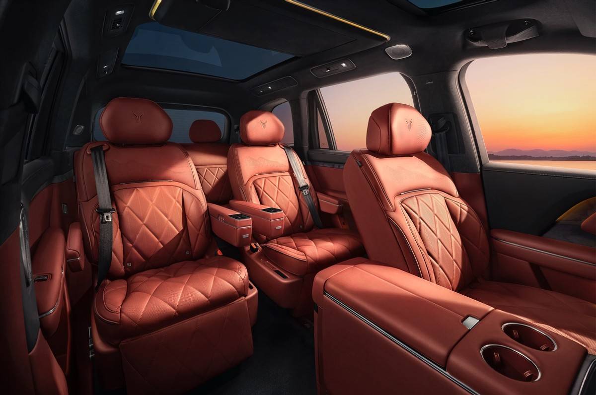 嵐圖泰山座艙亮相,詳解山海環抱設計、超感AI座椅、眾多黑科技