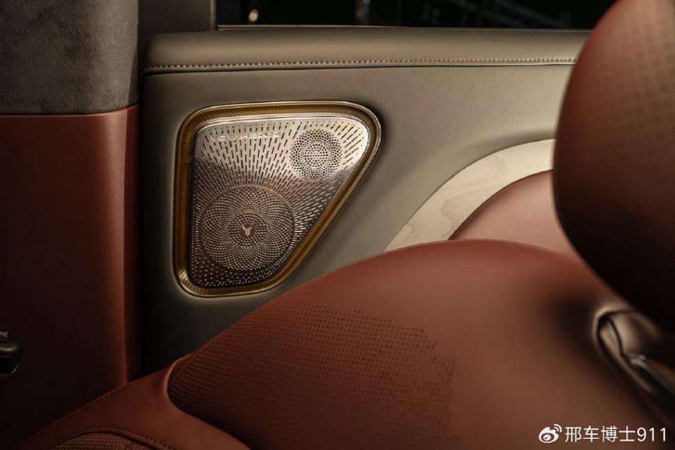 直接翻倍!搭載32個揚聲器!嵐圖泰山開卷豪車視聽體驗