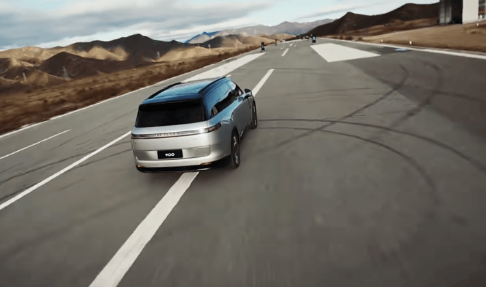 真正的安全感是敢于挑戰極限,領克900重塑大六座SUV的操控標準