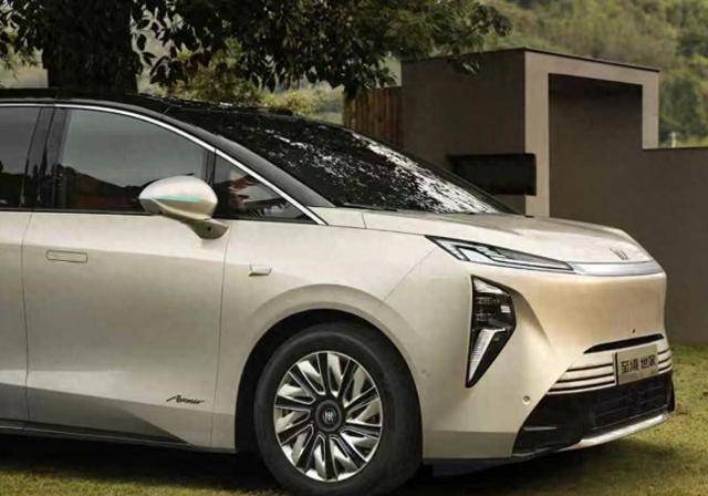 至境世家廣州車展亮相,中大型MPV,媲美埃爾法,劍指理想MEGA!
