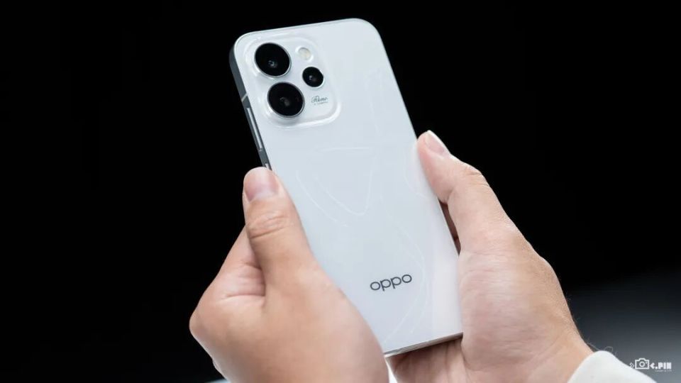 線上被罵高價(jià)低配,憑啥這手機(jī)還能賣三百多萬(wàn)臺(tái)? 圖片