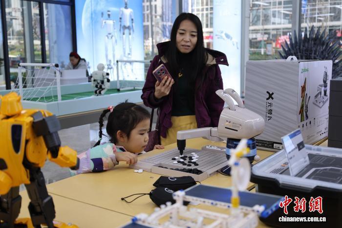探訪濟南機器人6S中心:家庭陪伴類機器人受熱捧 圖片